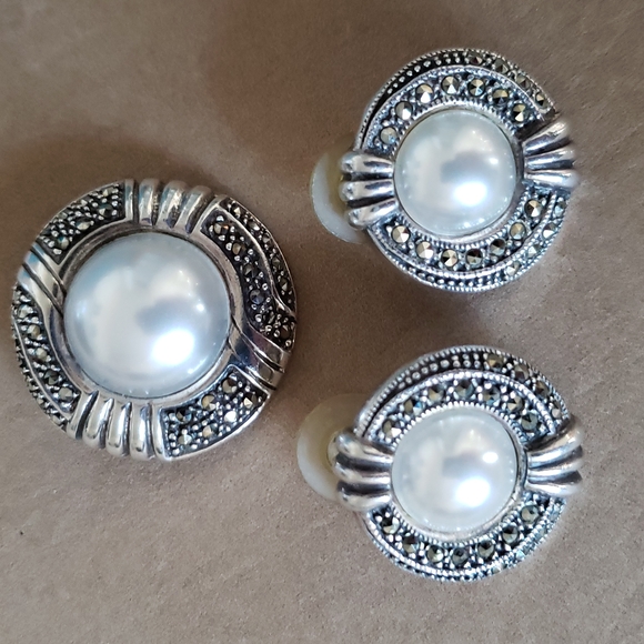 VTG Sterling Marcasite Brooch/ Earrings set w. faux pearl center - Picture 4 of 9